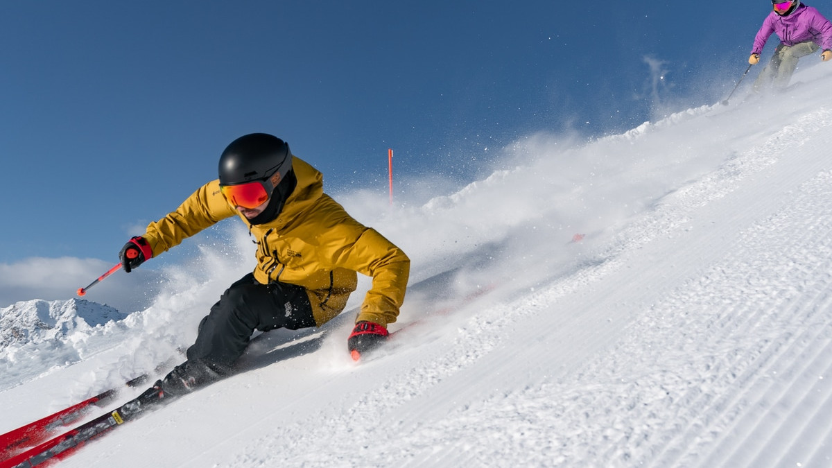 Skifahren in Arosa mit Ski-Ausr&uuml;stung von Gisler Sport