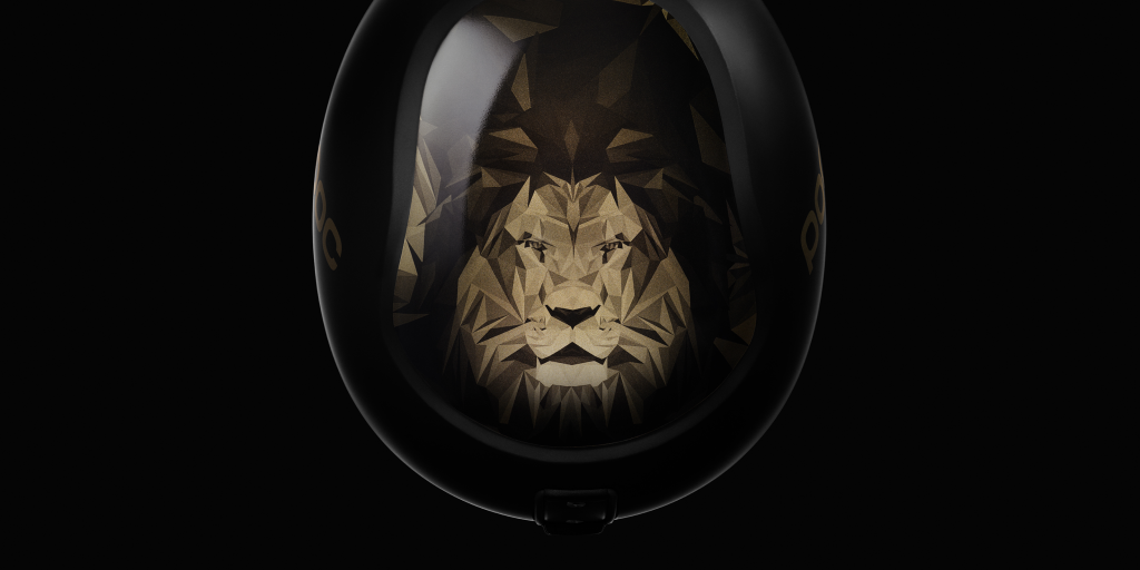 POC Marco Odermatt Collection 2026 mit schwarz-goldenem Löwen-Design auf einem Skihelm