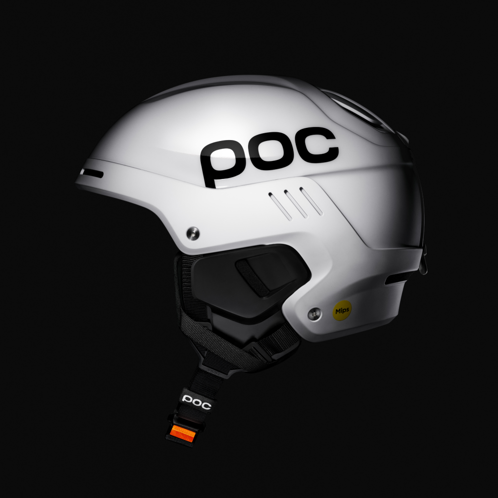 POC Arcus Skihelm in weisser Ausführung vor dunklem Hintergrund – Martin Wichardt & POC